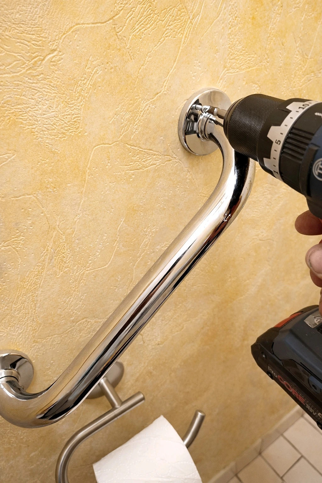 Installation de barre d'appui à Sotteville-lès-Rouen